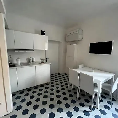 Spazioso Incantevole Monolocale A 아파트